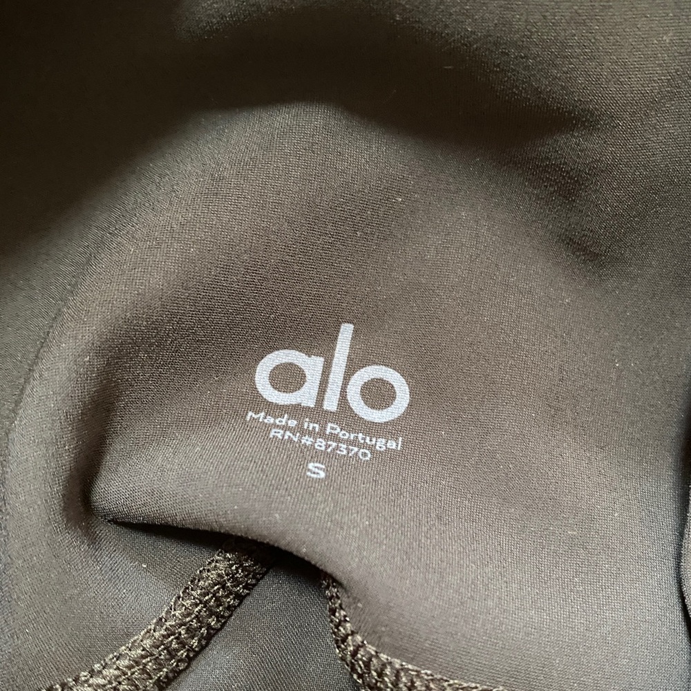 Alo Yoga Black Leggings with holes on sides - Picture 3 of 3